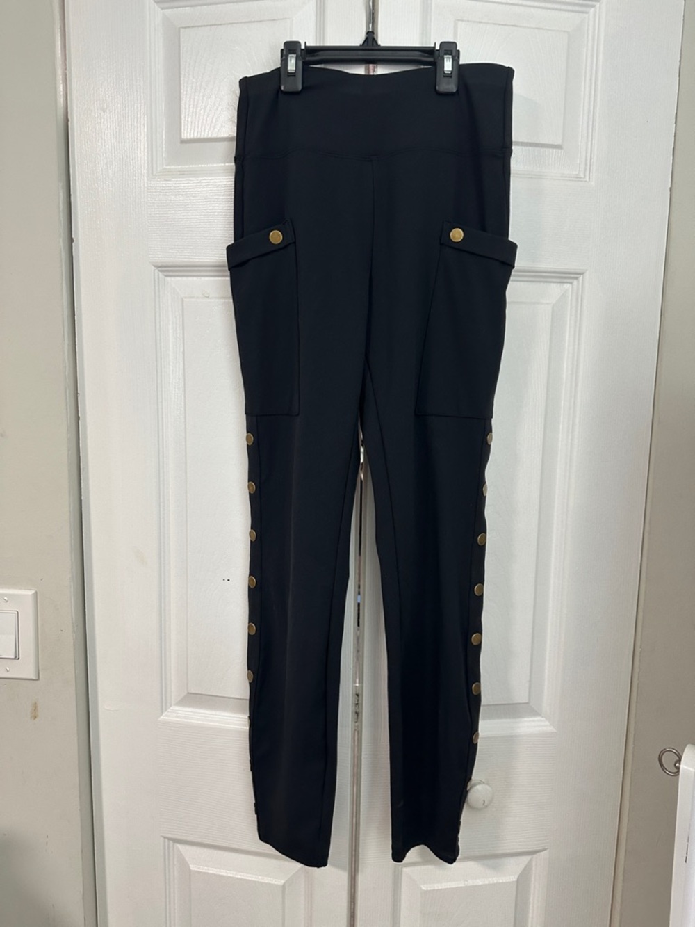HALARA Black High-Rise Snap-Detail Cargo Leggings
